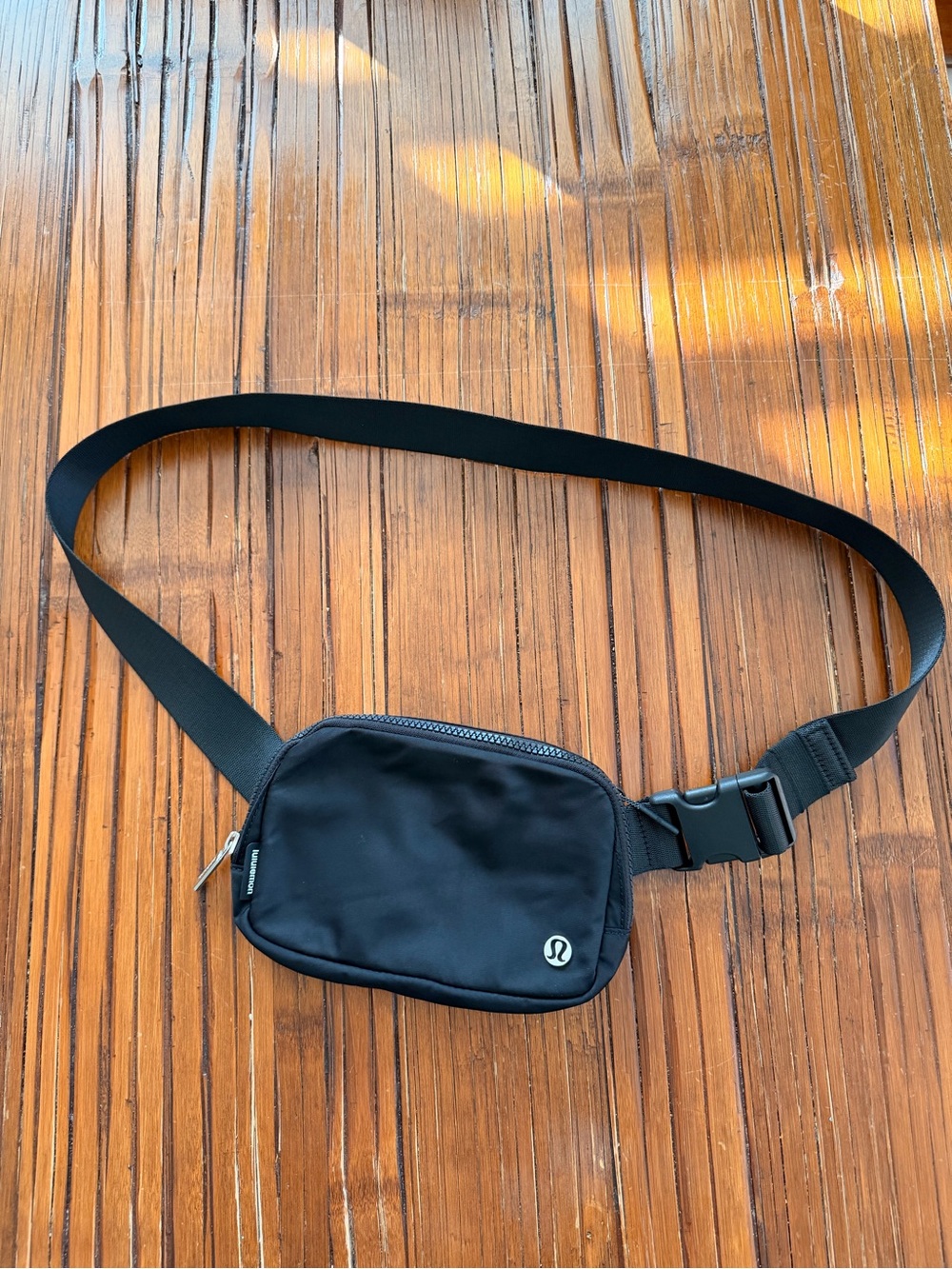 lululemon athletica Everywhere Black Belt Bag